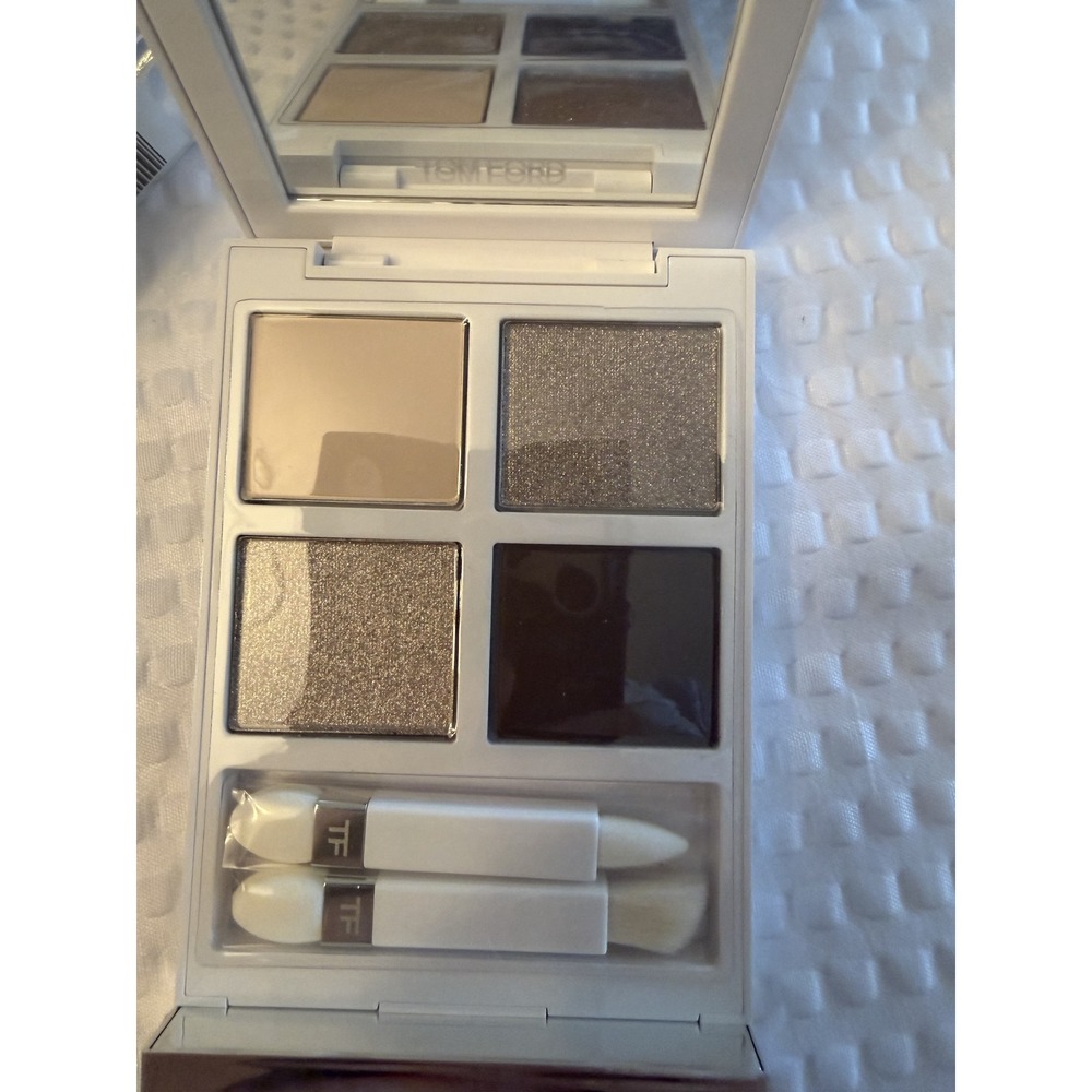 Tom Ford Soleil Neige Eye Color Quad 01 Lumiere D'Hiver Eyeshadow Palette NIB - Picture 2 of 5